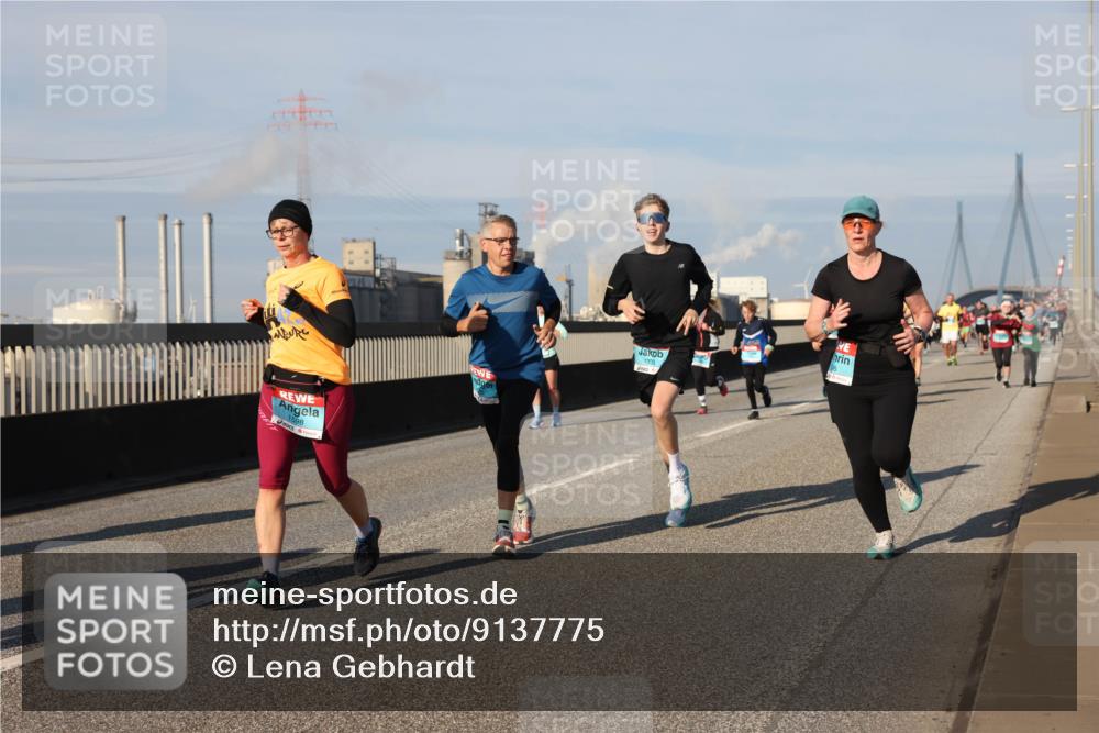 03.10.2025 - Köhlbrandbrückenlauf Lena Gebhardt http://msf.ph/oto/9137775 03.10.2025 09:55:38 Position 2 1598, 1933 meine-sportfotos.de