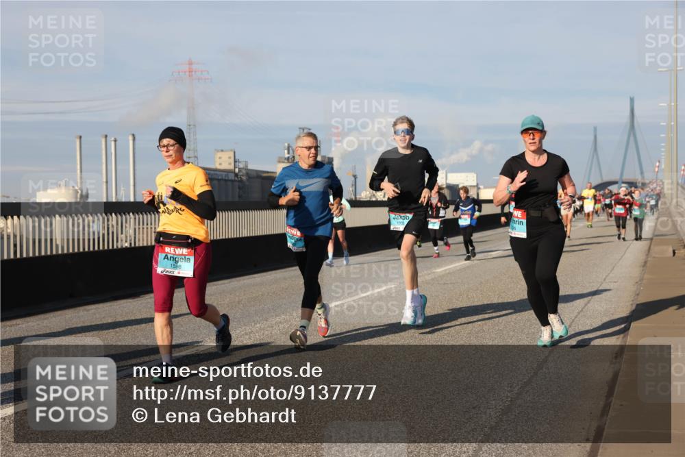 03.10.2025 - Köhlbrandbrückenlauf Lena Gebhardt http://msf.ph/oto/9137777 03.10.2025 09:55:38 Position 2 1598, 6 meine-sportfotos.de