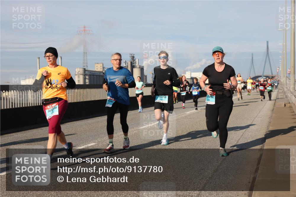 03.10.2025 - Köhlbrandbrückenlauf Lena Gebhardt http://msf.ph/oto/9137780 03.10.2025 09:55:39 Position 2 1933, 206 meine-sportfotos.de