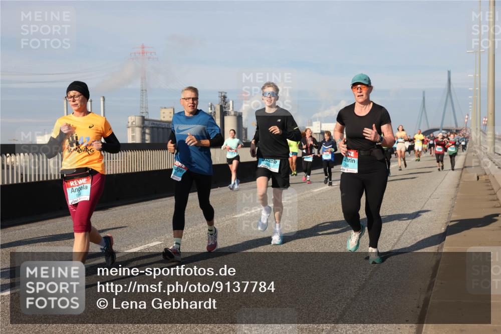 03.10.2025 - Köhlbrandbrückenlauf Lena Gebhardt http://msf.ph/oto/9137784 03.10.2025 09:55:39 Position 2 1598, 2006 meine-sportfotos.de