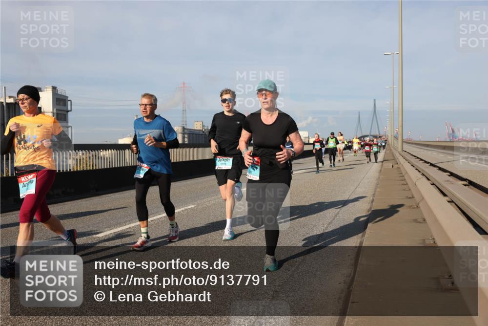 03.10.2025 - Köhlbrandbrückenlauf Lena Gebhardt http://msf.ph/oto/9137791 03.10.2025 09:55:39 Position 2 1933 meine-sportfotos.de