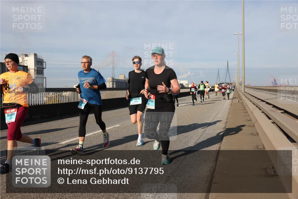 03.10.2025 - Köhlbrandbrückenlauf Lena Gebhardt http://msf.ph/oto/9137795 03.10.2025 09:55:39 Position 2 1933, 06 meine-sportfotos.de