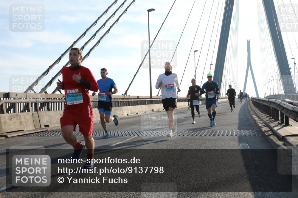 03.10.2025 - Köhlbrandbrückenlauf Yannick Fuchs http://msf.ph/oto/9137798 03.10.2025 08:21:49 Position 2 3705 meine-sportfotos.de