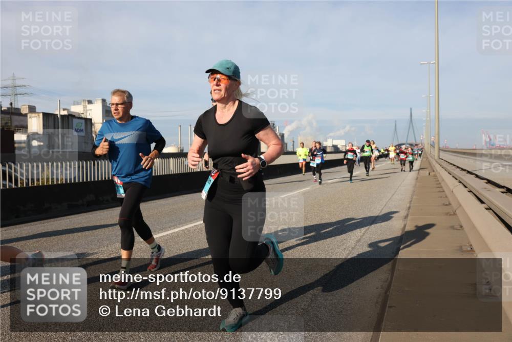 03.10.2025 - Köhlbrandbrückenlauf Lena Gebhardt http://msf.ph/oto/9137799 03.10.2025 09:55:40 Position 2  meine-sportfotos.de