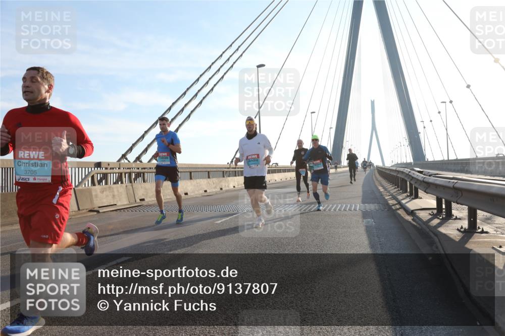 03.10.2025 - Köhlbrandbrückenlauf Yannick Fuchs http://msf.ph/oto/9137807 03.10.2025 08:21:49 Position 2 3705 meine-sportfotos.de