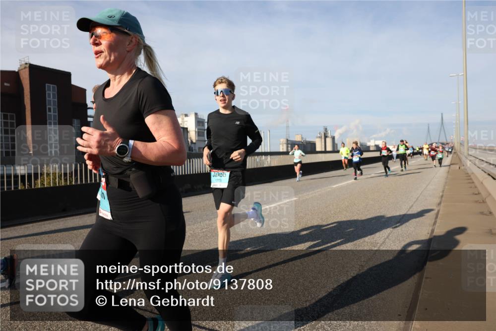 03.10.2025 - Köhlbrandbrückenlauf Lena Gebhardt http://msf.ph/oto/9137808 03.10.2025 09:55:40 Position 2 1933 meine-sportfotos.de