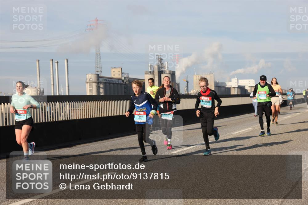 03.10.2025 - Köhlbrandbrückenlauf Lena Gebhardt http://msf.ph/oto/9137815 03.10.2025 09:55:41 Position 2 1267, 3075, 3648 meine-sportfotos.de