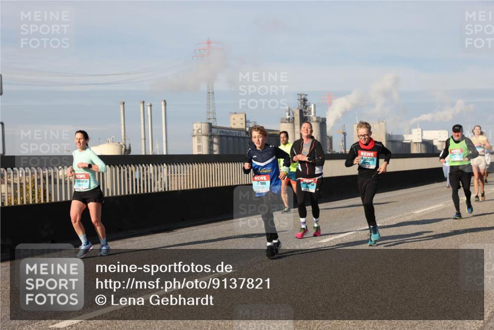 03.10.2025 - Köhlbrandbrückenlauf Lena Gebhardt http://msf.ph/oto/9137821 03.10.2025 09:55:41 Position 2 1267, 3075 meine-sportfotos.de