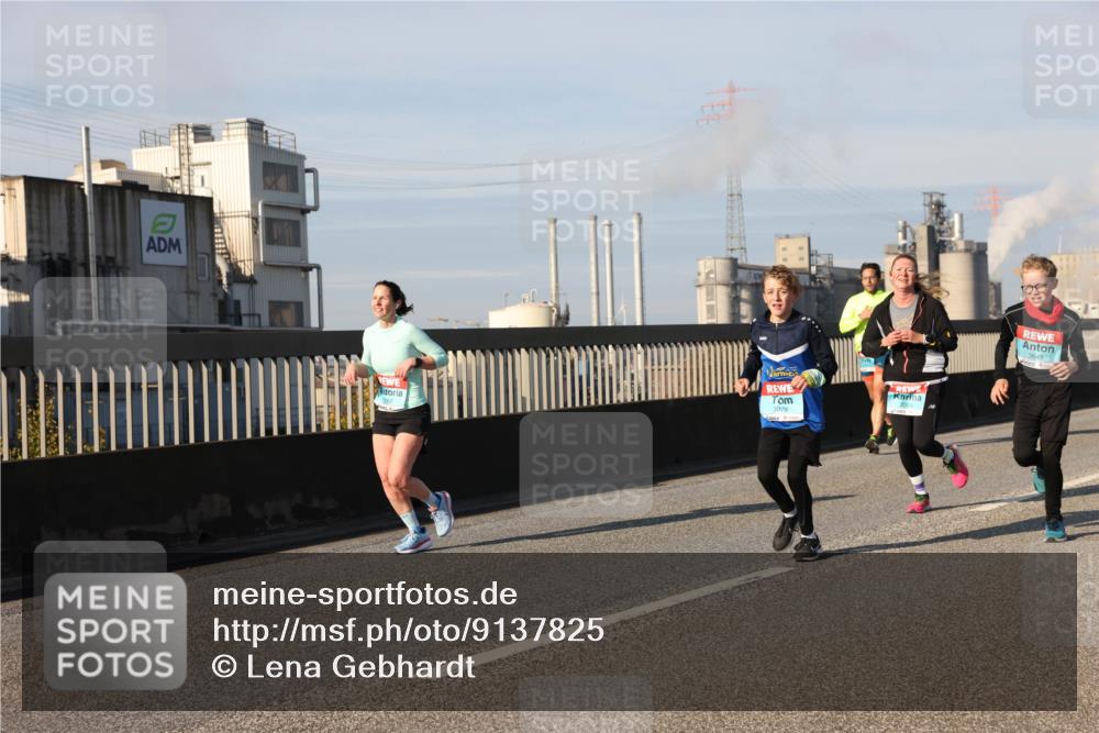 03.10.2025 - Köhlbrandbrückenlauf Lena Gebhardt http://msf.ph/oto/9137825 03.10.2025 09:55:42 Position 2 2099, 3075, 3648 meine-sportfotos.de