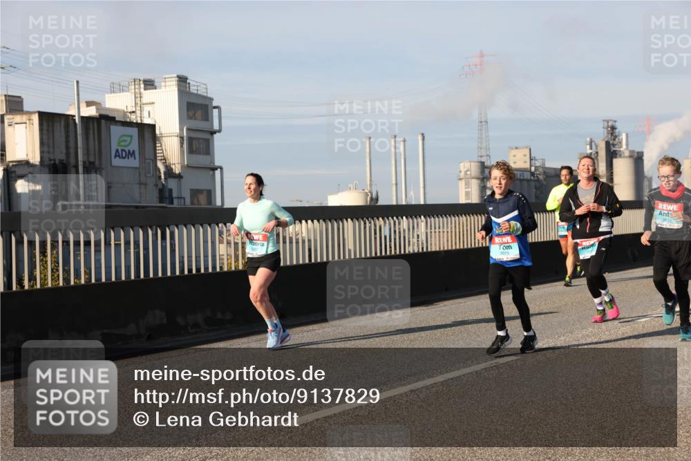 03.10.2025 - Köhlbrandbrückenlauf Lena Gebhardt http://msf.ph/oto/9137829 03.10.2025 09:55:42 Position 2 3075, 3648 meine-sportfotos.de