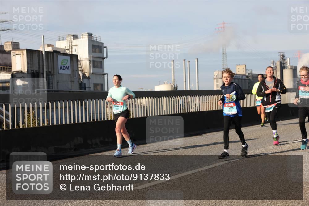03.10.2025 - Köhlbrandbrückenlauf Lena Gebhardt http://msf.ph/oto/9137833 03.10.2025 09:55:42 Position 2 3075, 3648 meine-sportfotos.de