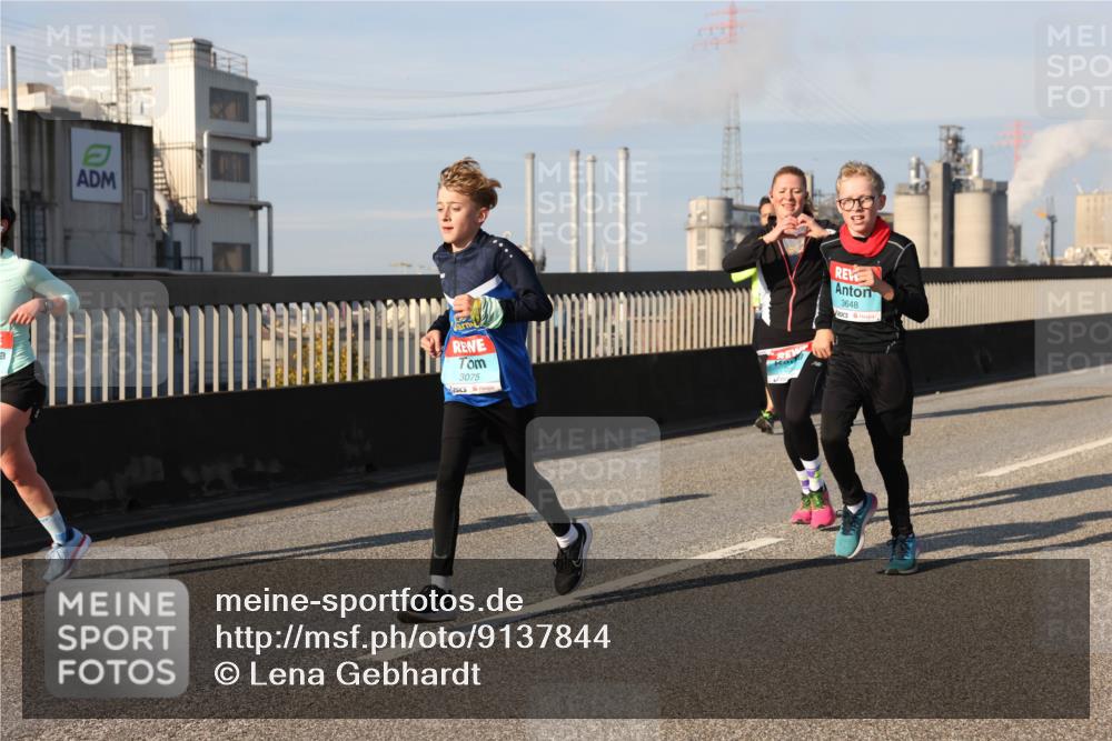 03.10.2025 - Köhlbrandbrückenlauf Lena Gebhardt http://msf.ph/oto/9137844 03.10.2025 09:55:42 Position 2 3075, 3648 meine-sportfotos.de