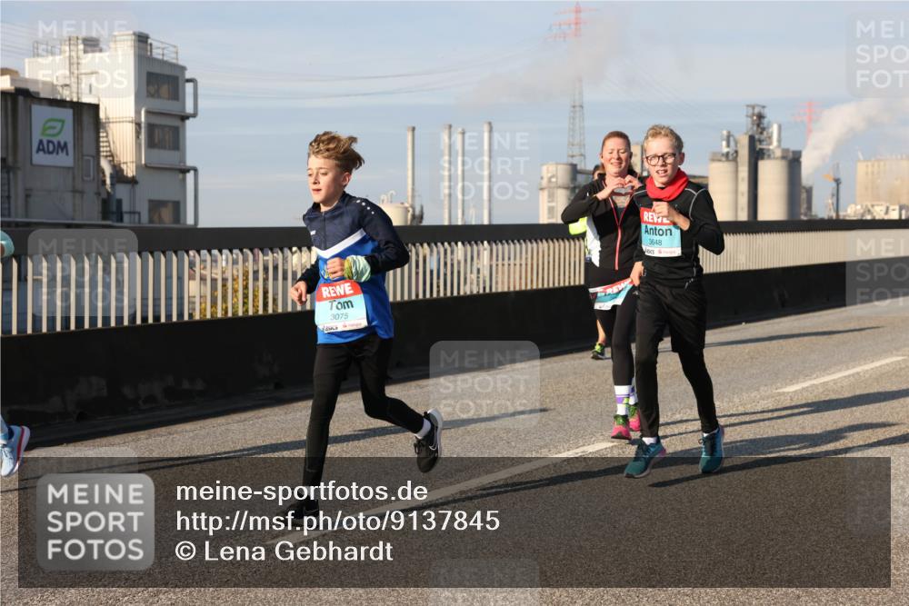03.10.2025 - Köhlbrandbrückenlauf Lena Gebhardt http://msf.ph/oto/9137845 03.10.2025 09:55:43 Position 2 3075, 3648 meine-sportfotos.de