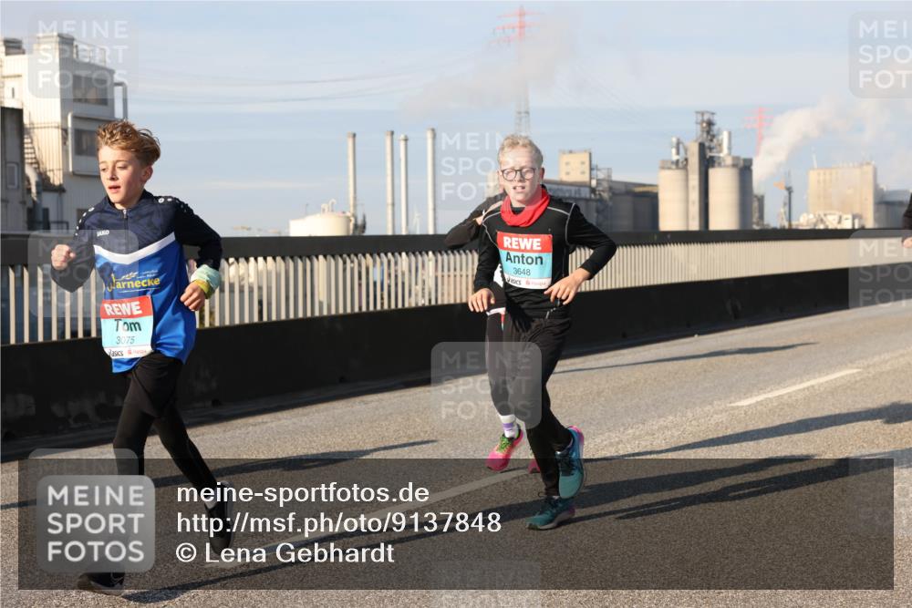03.10.2025 - Köhlbrandbrückenlauf Lena Gebhardt http://msf.ph/oto/9137848 03.10.2025 09:55:43 Position 2 3075, 3648 meine-sportfotos.de
