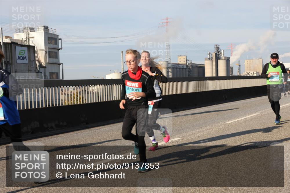 03.10.2025 - Köhlbrandbrückenlauf Lena Gebhardt http://msf.ph/oto/9137853 03.10.2025 09:55:43 Position 2  meine-sportfotos.de