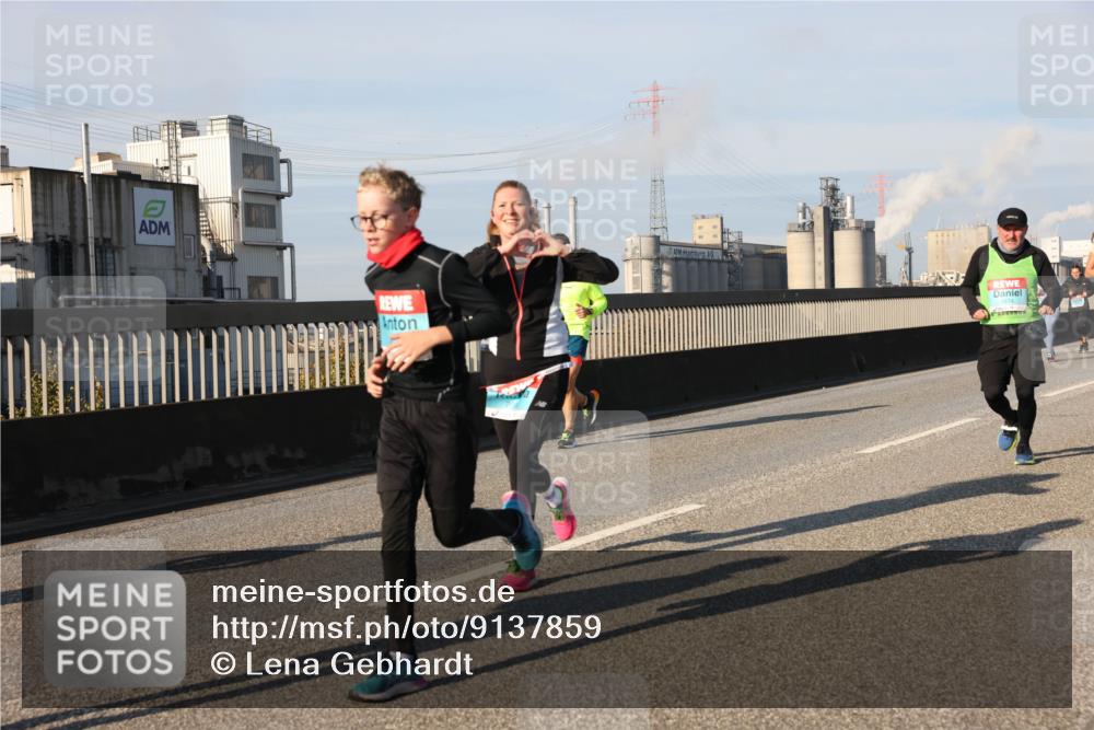 03.10.2025 - Köhlbrandbrückenlauf Lena Gebhardt http://msf.ph/oto/9137859 03.10.2025 09:55:43 Position 2  meine-sportfotos.de