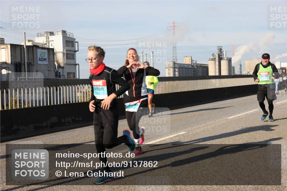 03.10.2025 - Köhlbrandbrückenlauf Lena Gebhardt http://msf.ph/oto/9137862 03.10.2025 09:55:43 Position 2 3648 meine-sportfotos.de