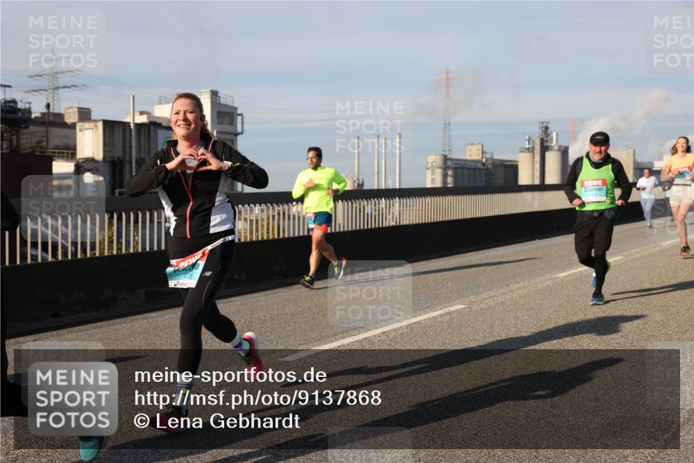 03.10.2025 - Köhlbrandbrückenlauf Lena Gebhardt http://msf.ph/oto/9137868 03.10.2025 09:55:44 Position 2  meine-sportfotos.de
