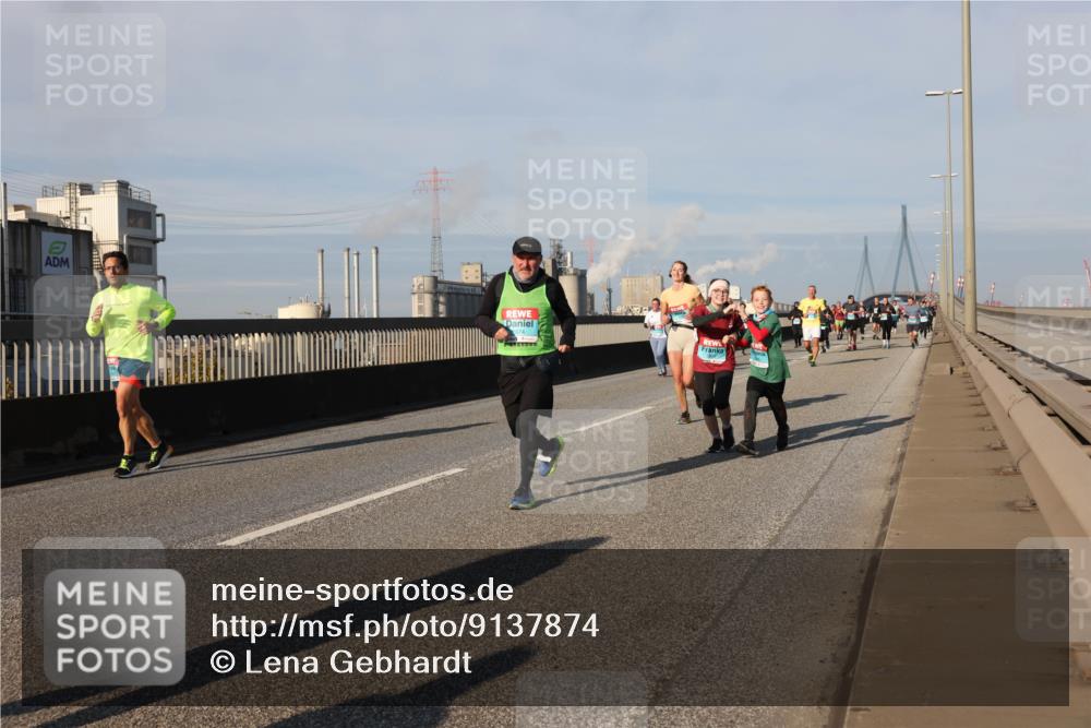 03.10.2025 - Köhlbrandbrückenlauf Lena Gebhardt http://msf.ph/oto/9137874 03.10.2025 09:55:45 Position 2  meine-sportfotos.de
