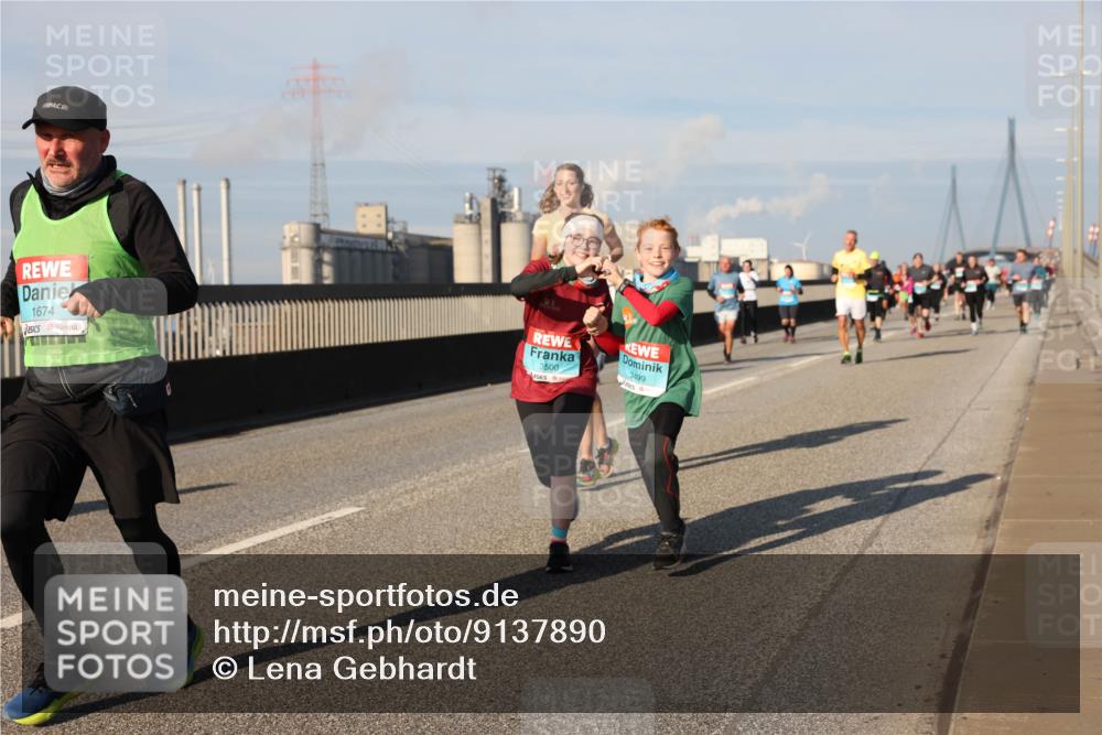 03.10.2025 - Köhlbrandbrückenlauf Lena Gebhardt http://msf.ph/oto/9137890 03.10.2025 09:55:46 Position 2 1674, 3500, 3499 meine-sportfotos.de