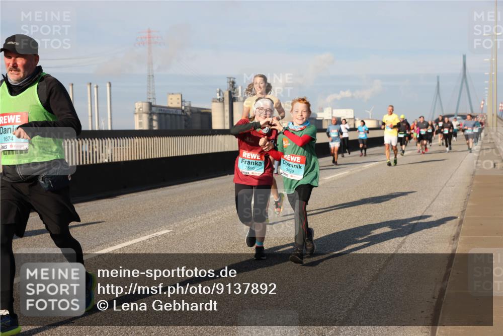 03.10.2025 - Köhlbrandbrückenlauf Lena Gebhardt http://msf.ph/oto/9137892 03.10.2025 09:55:46 Position 2 1674, 3500, 3499 meine-sportfotos.de
