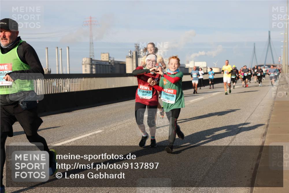03.10.2025 - Köhlbrandbrückenlauf Lena Gebhardt http://msf.ph/oto/9137897 03.10.2025 09:55:46 Position 2 74, 3500, 3499 meine-sportfotos.de