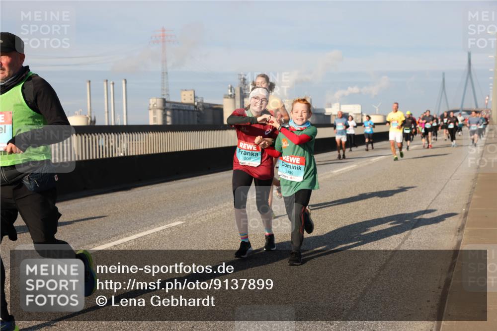 03.10.2025 - Köhlbrandbrückenlauf Lena Gebhardt http://msf.ph/oto/9137899 03.10.2025 09:55:46 Position 2 3500, 3499 meine-sportfotos.de