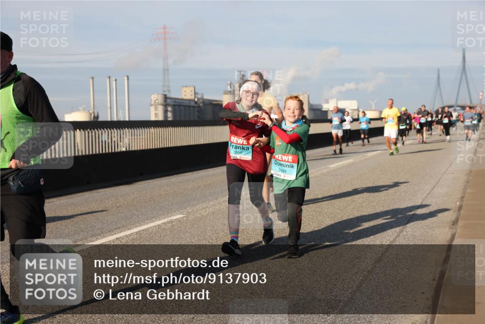 03.10.2025 - Köhlbrandbrückenlauf Lena Gebhardt http://msf.ph/oto/9137903 03.10.2025 09:55:46 Position 2 3500, 3499 meine-sportfotos.de