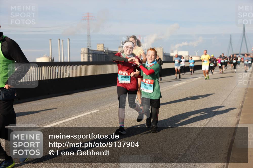 03.10.2025 - Köhlbrandbrückenlauf Lena Gebhardt http://msf.ph/oto/9137904 03.10.2025 09:55:46 Position 2 3500, 3499 meine-sportfotos.de