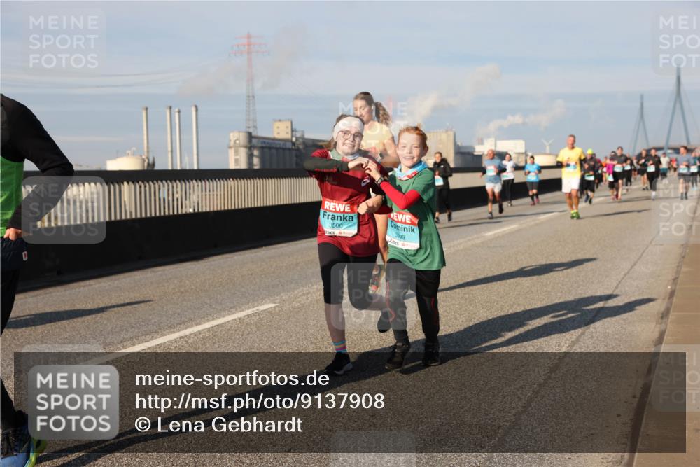 03.10.2025 - Köhlbrandbrückenlauf Lena Gebhardt http://msf.ph/oto/9137908 03.10.2025 09:55:46 Position 2 3500, 3499 meine-sportfotos.de
