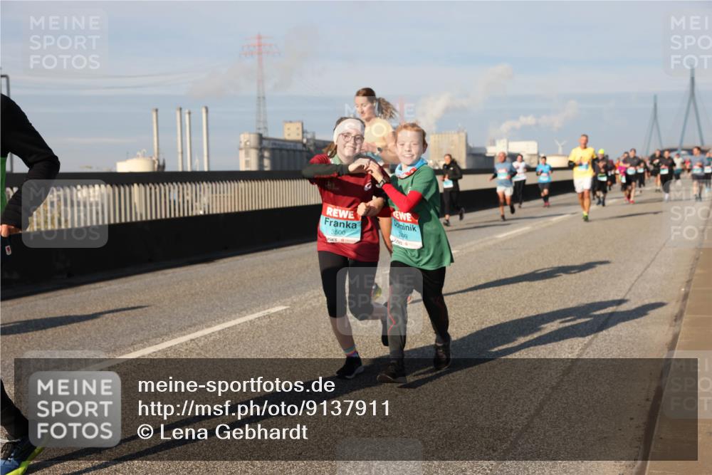 03.10.2025 - Köhlbrandbrückenlauf Lena Gebhardt http://msf.ph/oto/9137911 03.10.2025 09:55:46 Position 2 3500, 3499 meine-sportfotos.de