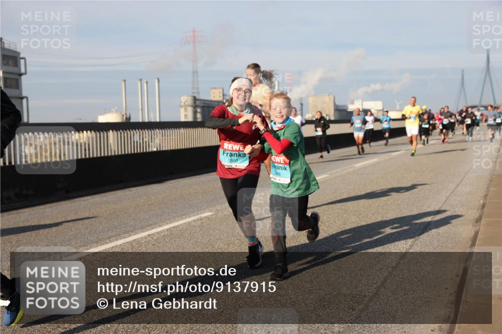 03.10.2025 - Köhlbrandbrückenlauf Lena Gebhardt http://msf.ph/oto/9137915 03.10.2025 09:55:46 Position 2 3500, 3499 meine-sportfotos.de