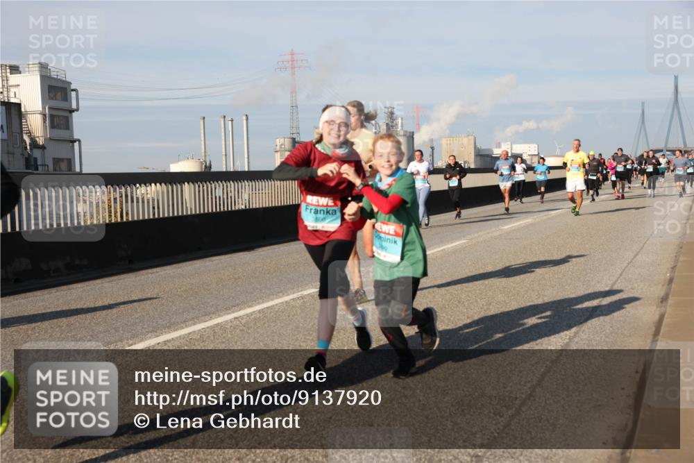 03.10.2025 - Köhlbrandbrückenlauf Lena Gebhardt http://msf.ph/oto/9137920 03.10.2025 09:55:46 Position 2  meine-sportfotos.de