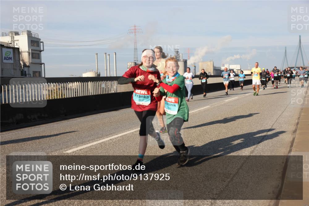 03.10.2025 - Köhlbrandbrückenlauf Lena Gebhardt http://msf.ph/oto/9137925 03.10.2025 09:55:46 Position 2 3500, 399 meine-sportfotos.de