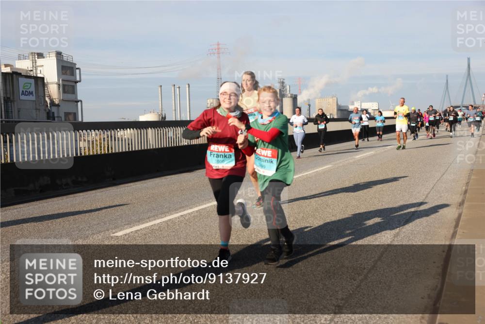 03.10.2025 - Köhlbrandbrückenlauf Lena Gebhardt http://msf.ph/oto/9137927 03.10.2025 09:55:46 Position 2 3500, 399 meine-sportfotos.de