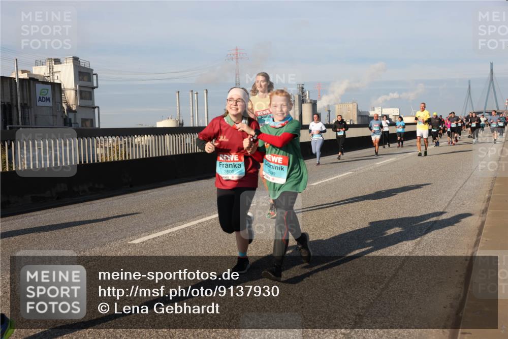 03.10.2025 - Köhlbrandbrückenlauf Lena Gebhardt http://msf.ph/oto/9137930 03.10.2025 09:55:46 Position 2 3500, 3499 meine-sportfotos.de