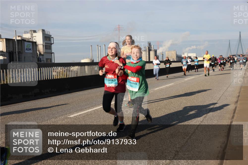 03.10.2025 - Köhlbrandbrückenlauf Lena Gebhardt http://msf.ph/oto/9137933 03.10.2025 09:55:46 Position 2 3500, 3499 meine-sportfotos.de