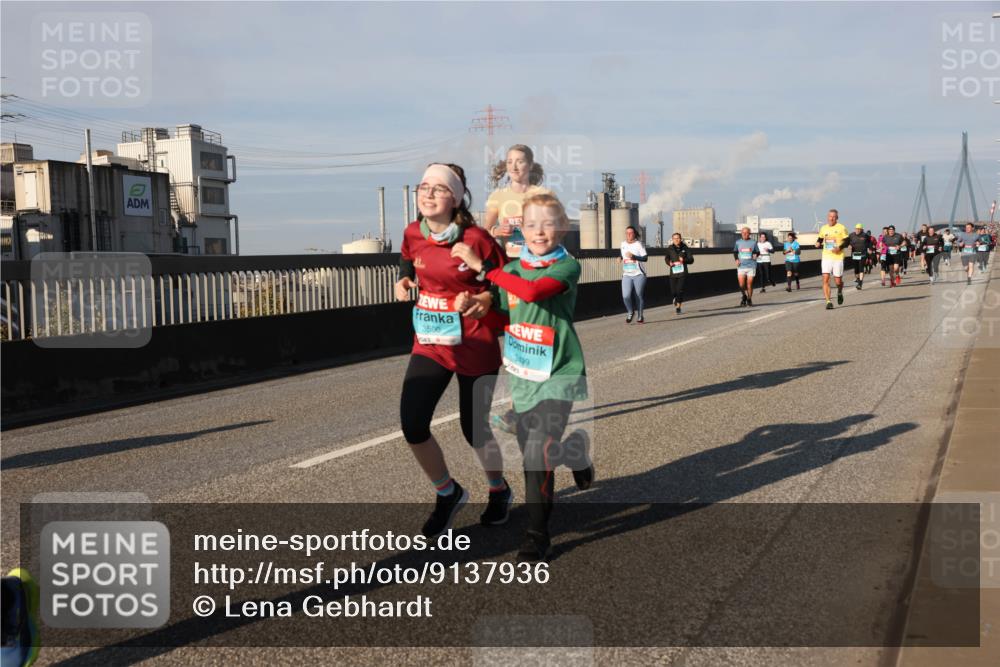 03.10.2025 - Köhlbrandbrückenlauf Lena Gebhardt http://msf.ph/oto/9137936 03.10.2025 09:55:46 Position 2 3500, 3499 meine-sportfotos.de