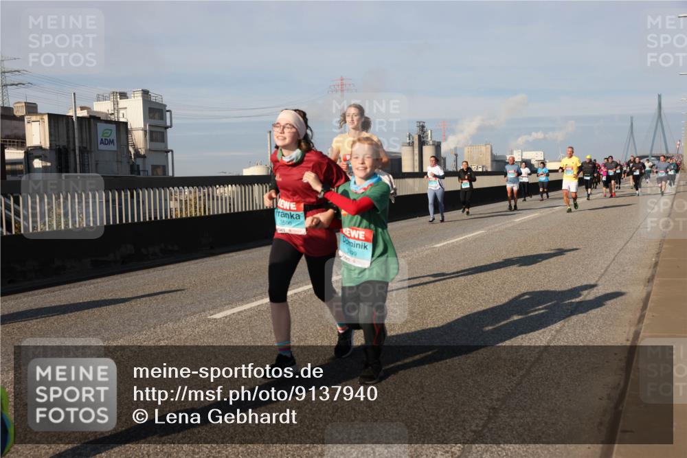 03.10.2025 - Köhlbrandbrückenlauf Lena Gebhardt http://msf.ph/oto/9137940 03.10.2025 09:55:46 Position 2 3500, 3499 meine-sportfotos.de