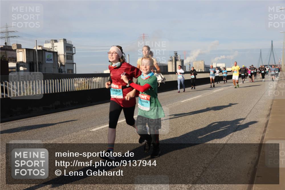 03.10.2025 - Köhlbrandbrückenlauf Lena Gebhardt http://msf.ph/oto/9137944 03.10.2025 09:55:46 Position 2 2, 3500, 99 meine-sportfotos.de