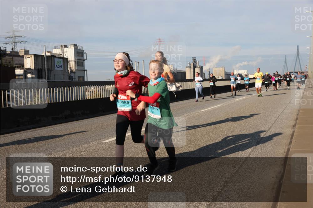 03.10.2025 - Köhlbrandbrückenlauf Lena Gebhardt http://msf.ph/oto/9137948 03.10.2025 09:55:47 Position 2 3500 meine-sportfotos.de