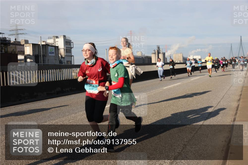 03.10.2025 - Köhlbrandbrückenlauf Lena Gebhardt http://msf.ph/oto/9137955 03.10.2025 09:55:47 Position 2 3500 meine-sportfotos.de