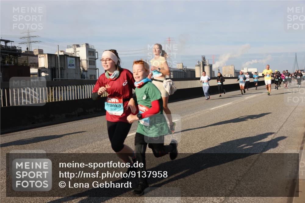 03.10.2025 - Köhlbrandbrückenlauf Lena Gebhardt http://msf.ph/oto/9137958 03.10.2025 09:55:47 Position 2 3500 meine-sportfotos.de