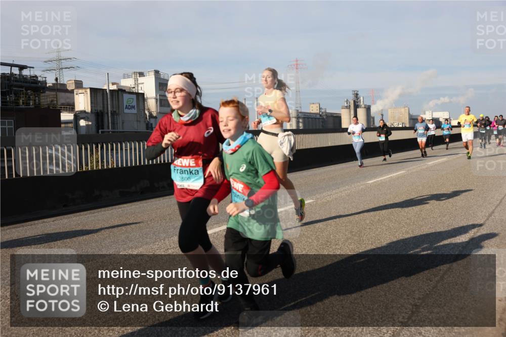 03.10.2025 - Köhlbrandbrückenlauf Lena Gebhardt http://msf.ph/oto/9137961 03.10.2025 09:55:47 Position 2 3500 meine-sportfotos.de