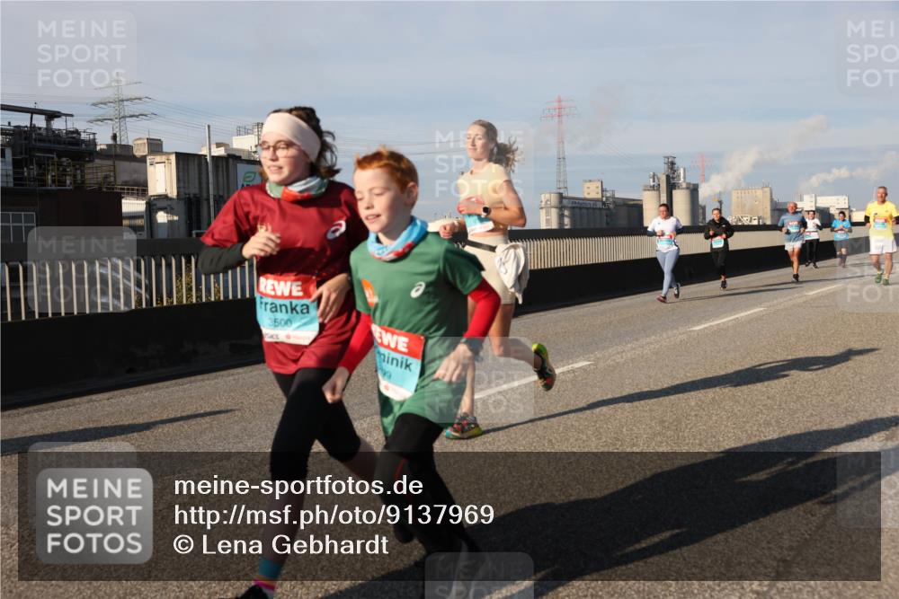 03.10.2025 - Köhlbrandbrückenlauf Lena Gebhardt http://msf.ph/oto/9137969 03.10.2025 09:55:47 Position 2 3500, 99 meine-sportfotos.de