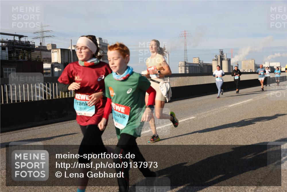 03.10.2025 - Köhlbrandbrückenlauf Lena Gebhardt http://msf.ph/oto/9137973 03.10.2025 09:55:47 Position 2 3500 meine-sportfotos.de