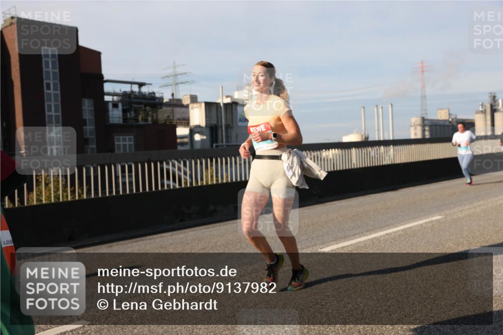 03.10.2025 - Köhlbrandbrückenlauf Lena Gebhardt http://msf.ph/oto/9137982 03.10.2025 09:55:47 Position 2  meine-sportfotos.de
