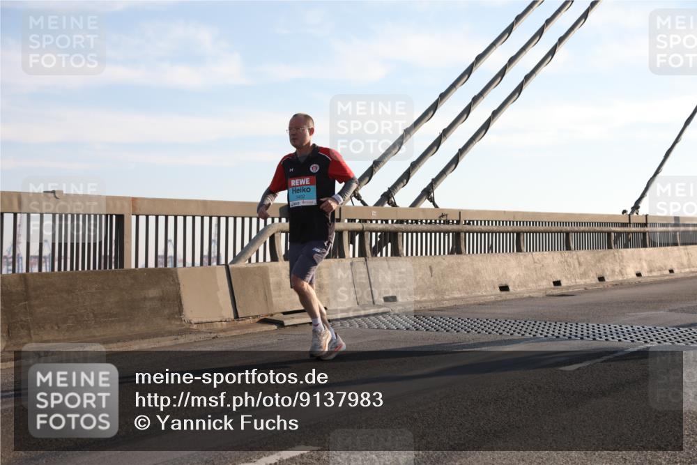 03.10.2025 - Köhlbrandbrückenlauf Yannick Fuchs http://msf.ph/oto/9137983 03.10.2025 08:22:03 Position 2 3402 meine-sportfotos.de