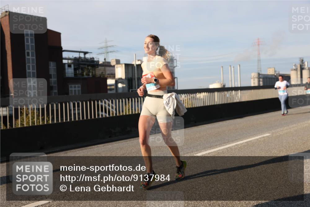 03.10.2025 - Köhlbrandbrückenlauf Lena Gebhardt http://msf.ph/oto/9137984 03.10.2025 09:55:47 Position 2  meine-sportfotos.de