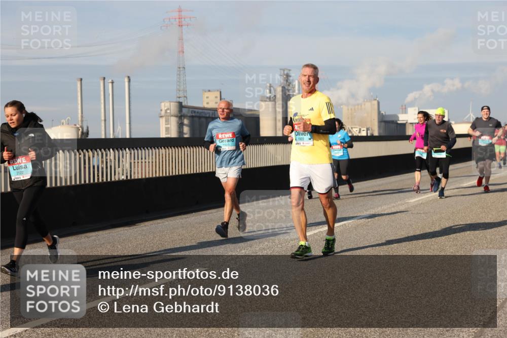 03.10.2025 - Köhlbrandbrückenlauf Lena Gebhardt http://msf.ph/oto/9138036 03.10.2025 09:55:50 Position 2 2122, 1523, 1922 meine-sportfotos.de